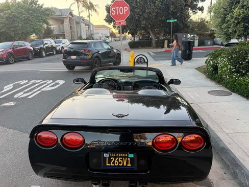Used 2002 Chevrolet Corvette Convertible w/ Preferred Equipment Group2 RWD image 2