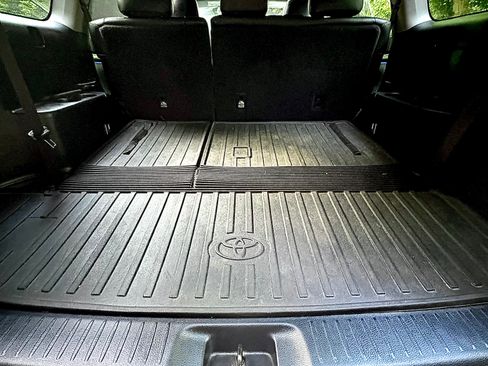 Used 2018 Toyota Highlander Limited AWD/4WD image 25