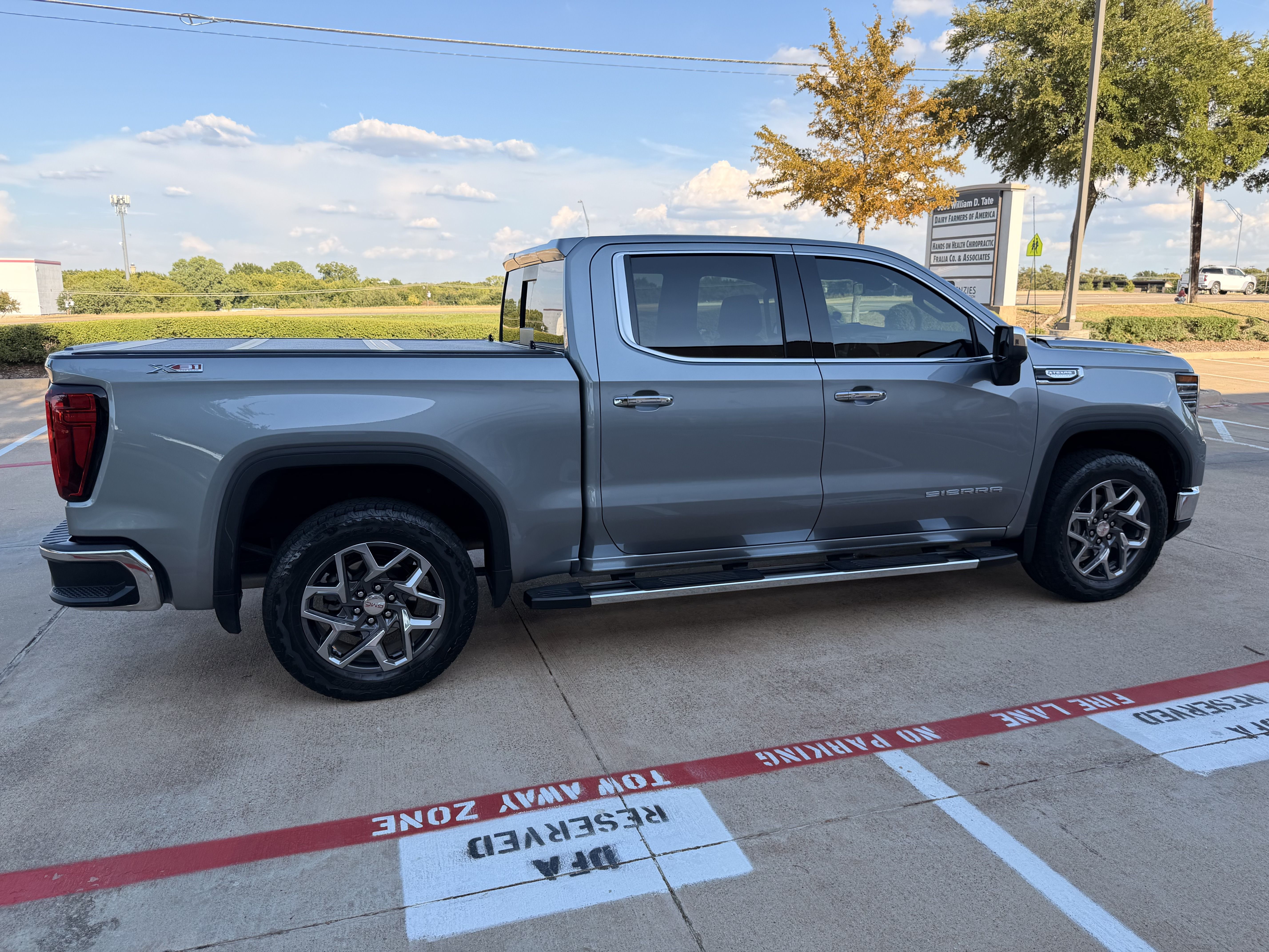 Used 2024 GMC Sierra 1500 SLT AWD/4WD image 11