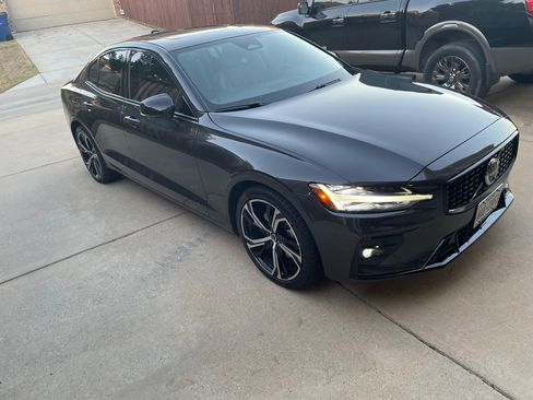 Used 2024 Volvo S60 B5 Plus w/ Climate Package image 9