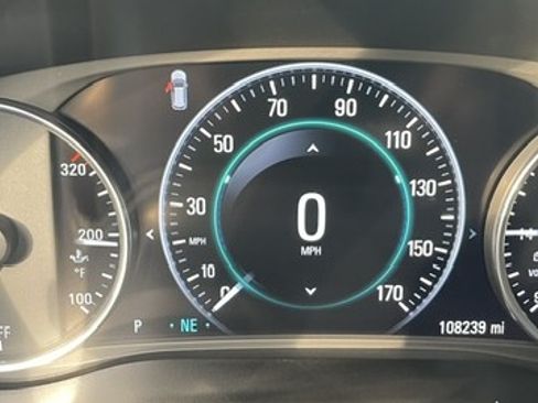 Used 2018 Buick Enclave Avenir w/ Avenir Technology Package AWD/4WD image 2