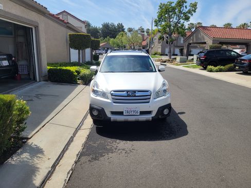 Used 2013 Subaru Outback 3.6R Limited w/ Moonroof Pkg AWD/4WD image 1