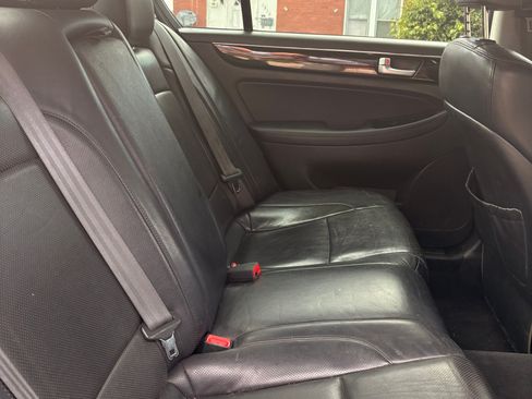 Used 2013 Hyundai Genesis 3.8 RWD image 6