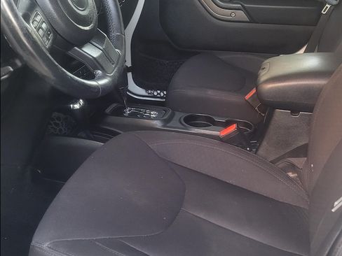 Used 2013 Jeep Wrangler Unlimited Sport image 6