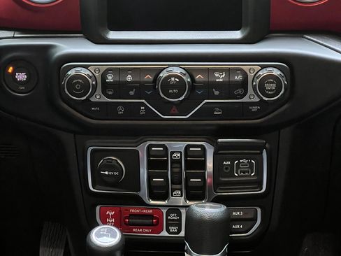 Used 2023 Jeep Gladiator Rubicon w/ LED Lighting Group image 17