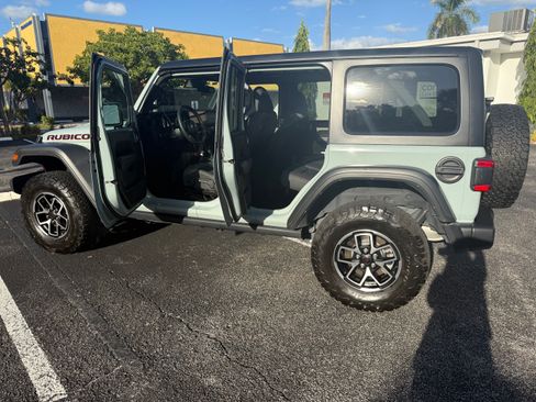 Used 2024 Jeep Wrangler Unlimited Rubicon image 15