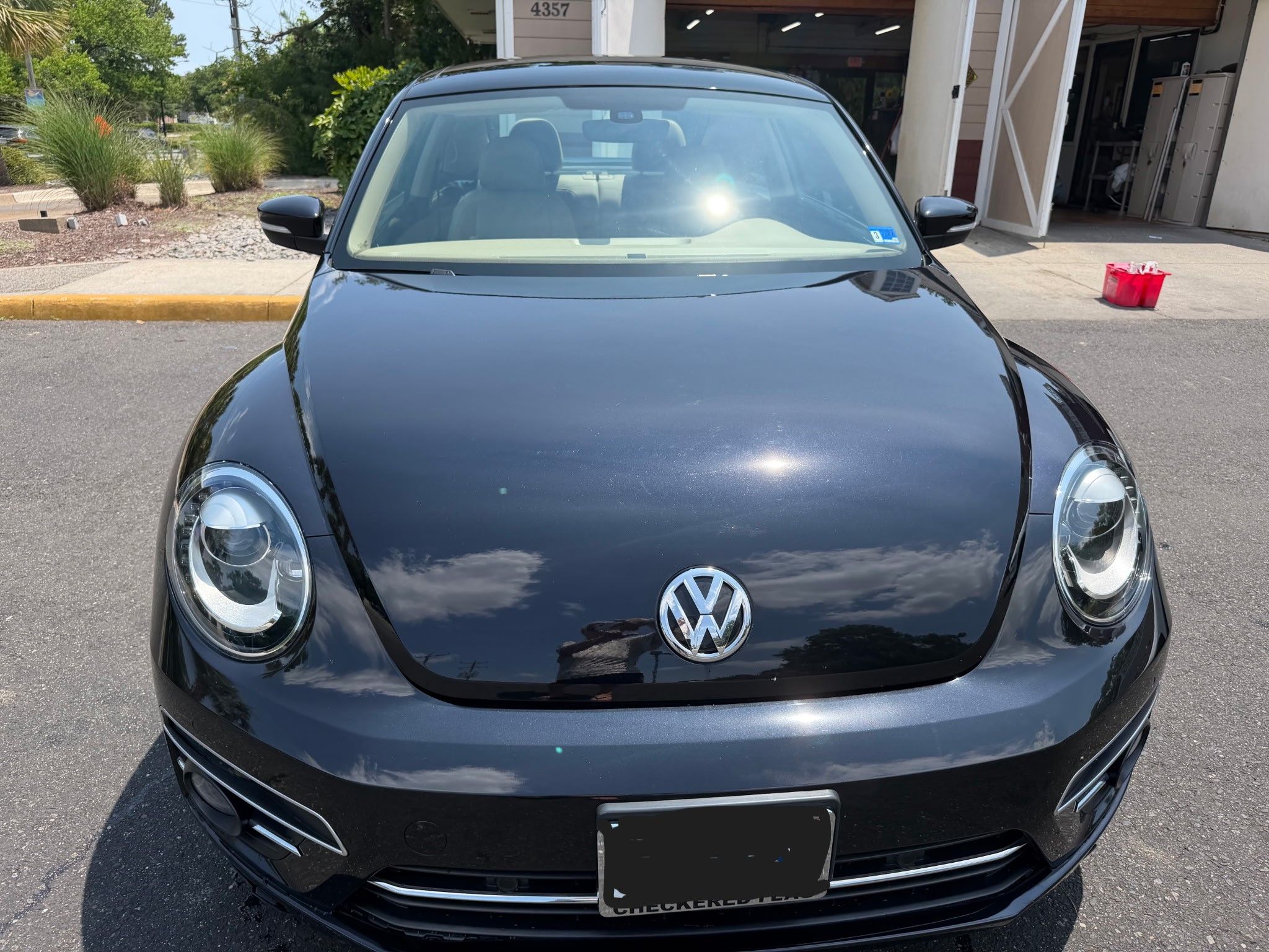 Used 2019 Volkswagen Beetle 2.0T SE FWD image 1