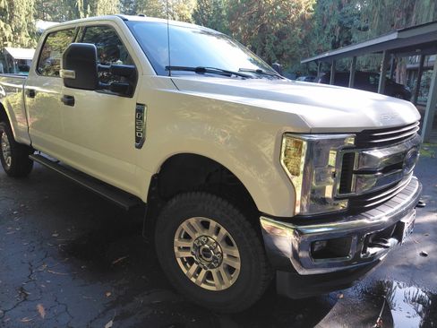 Used 2019 Ford F250 XLT w/ XLT Value Package image 4