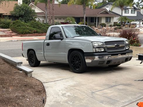 Used 2005 Chevrolet Silverado 1500 W/T RWD image 2
