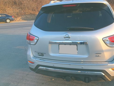 Used 2015 Nissan Pathfinder SL w/ SL Premium Package image 11