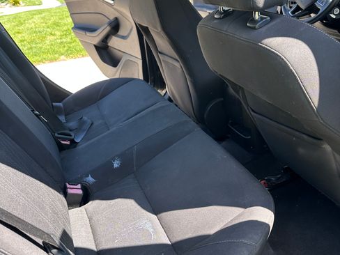 Used 2015 Ford Focus SE w/ SE Sport Package FWD image 8