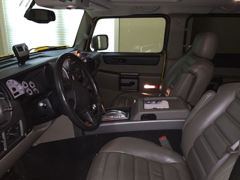 Used 2003 HUMMER H2 w/ Preferred Equipment Group image 8