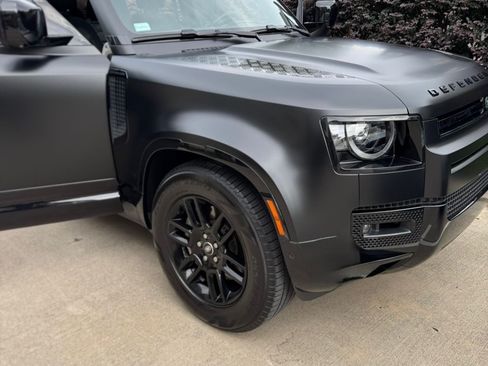 Used 2023 Land Rover Defender 130 X-Dynamic SE image 8