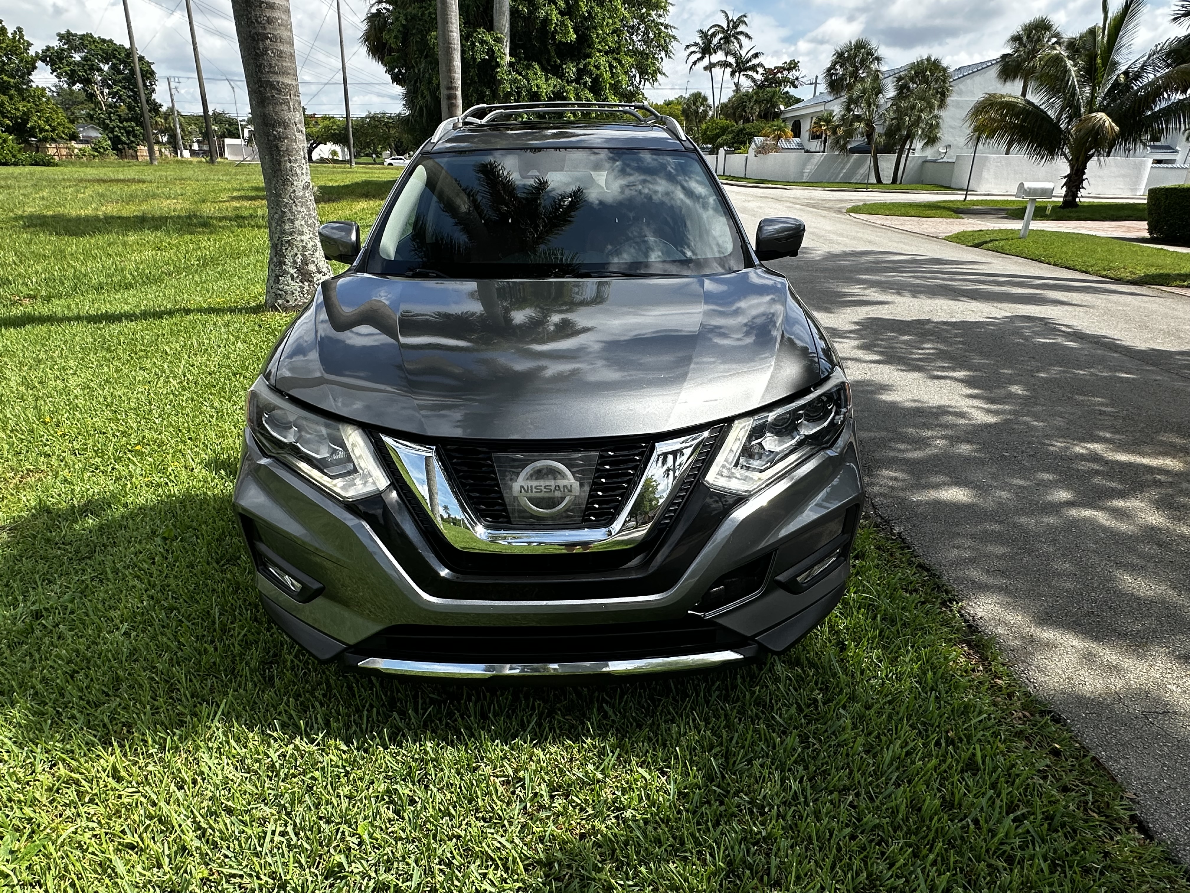 Used 2017 Nissan Rogue SL w/ SL Premium Package FWD image 1