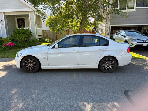 Used 2010 BMW 328i xDrive Sedan AWD/4WD image 5
