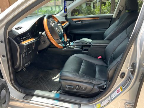 Used 2013 Lexus ES 300h w/ Premium Pkg FWD image 6