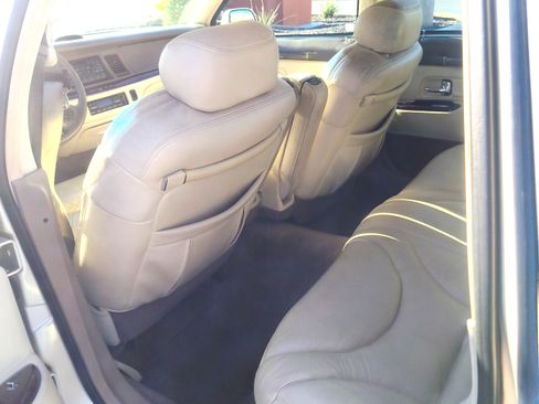 Used 1997 Lincoln Town Car Cartier RWD image 8