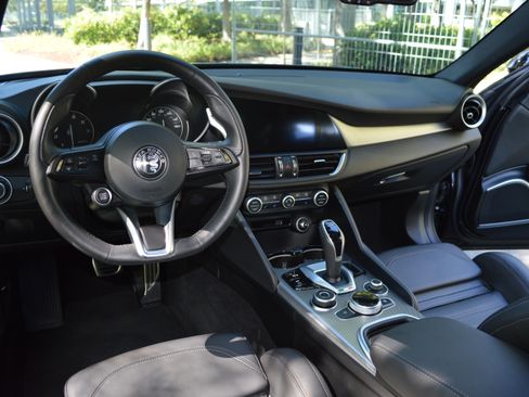 Used 2023 Alfa Romeo Giulia Veloce RWD image 19