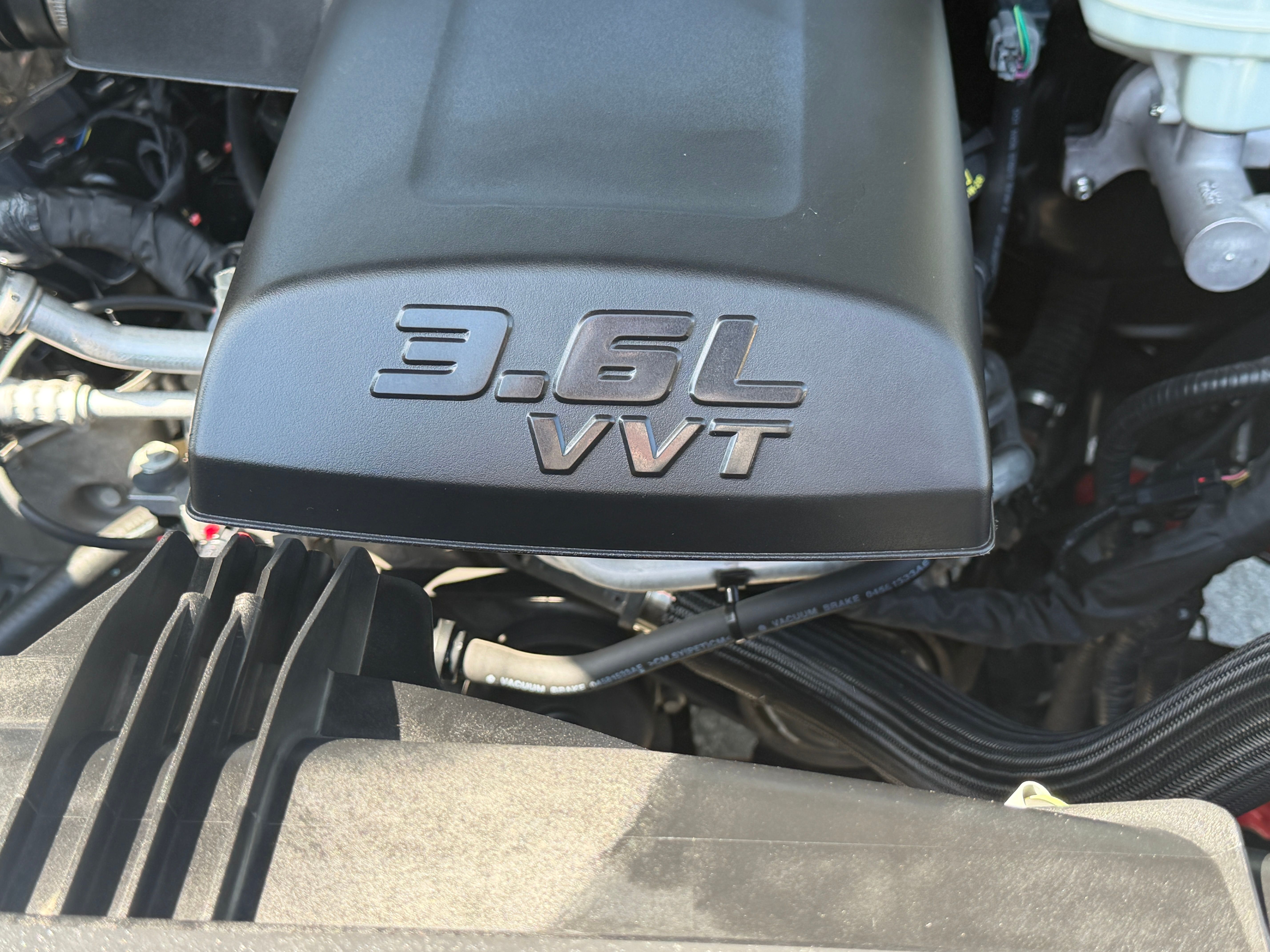 Used 2018 RAM 1500 Laramie RWD image 16