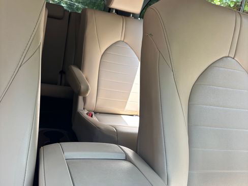 Used 2020 Toyota Highlander XLE FWD image 15