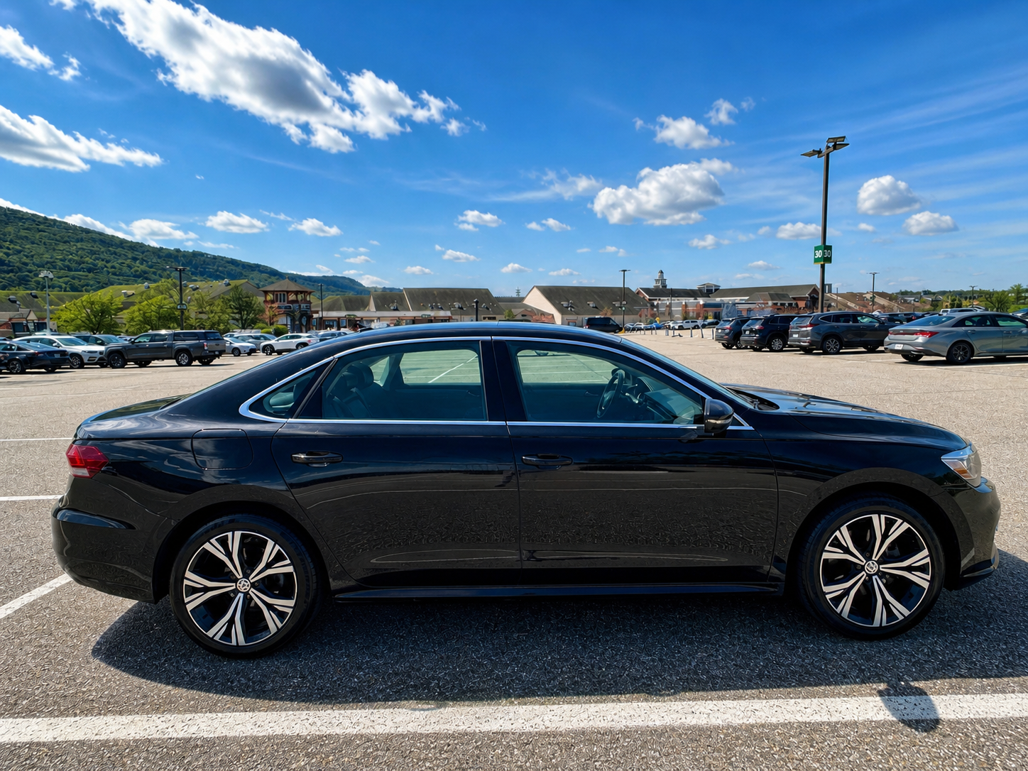 Used 2021 Volkswagen Passat 2.0T SE FWD image 2