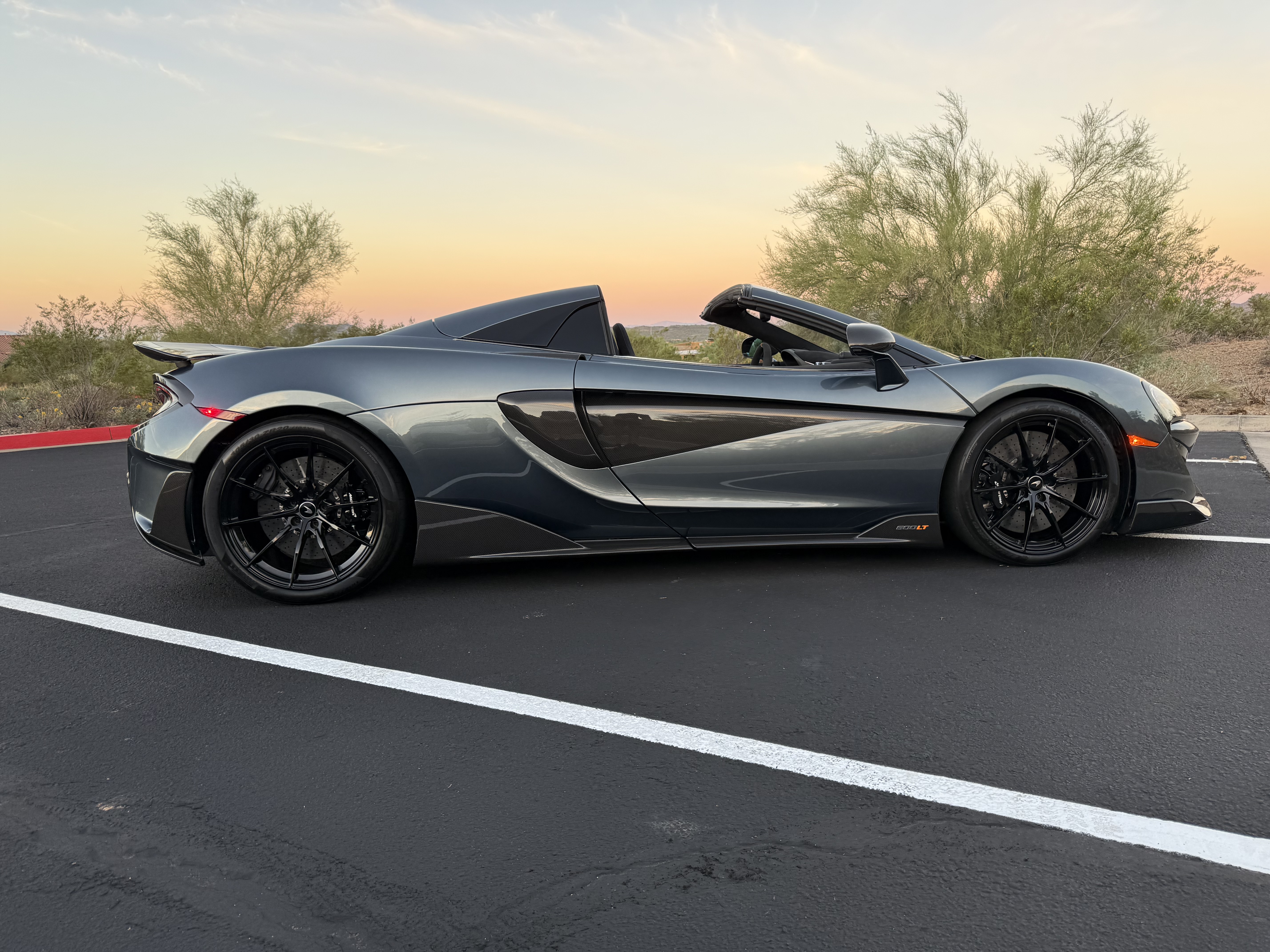 Used 2020 McLaren 600LT Spider RWD image 2