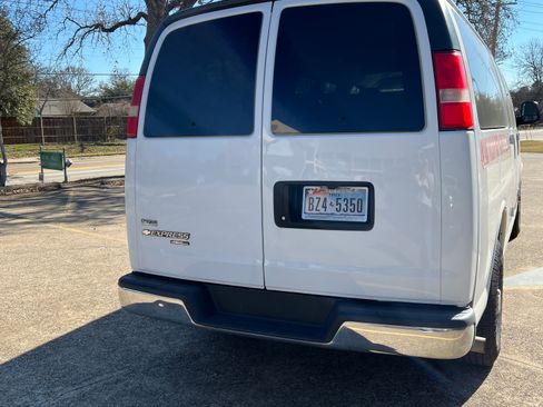 Used 2012 Chevrolet Express 3500 LT w/ LT Preferred Equipment Group image 5