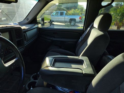 Used 2005 GMC Sierra 3500 SLE w/ Heavy-Duty Power Package image 14