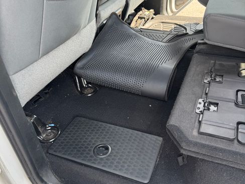 Used 2018 RAM 1500 Classic SLT AWD/4WD image 17