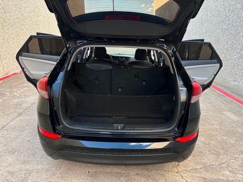 Used 2018 Hyundai Tucson SE FWD image 16
