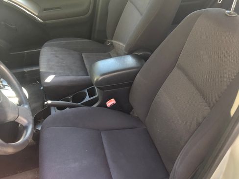 Used 2004 Pontiac Vibe image 11