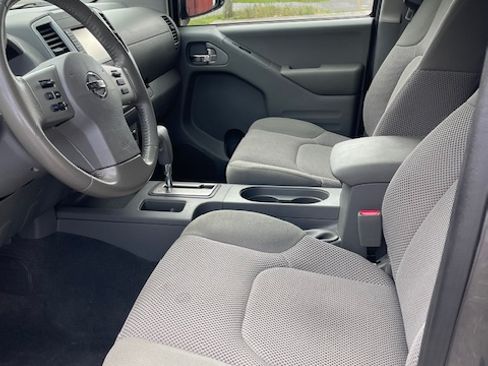 Used 2019 Nissan Frontier SV w/ Value Truck Package image 6