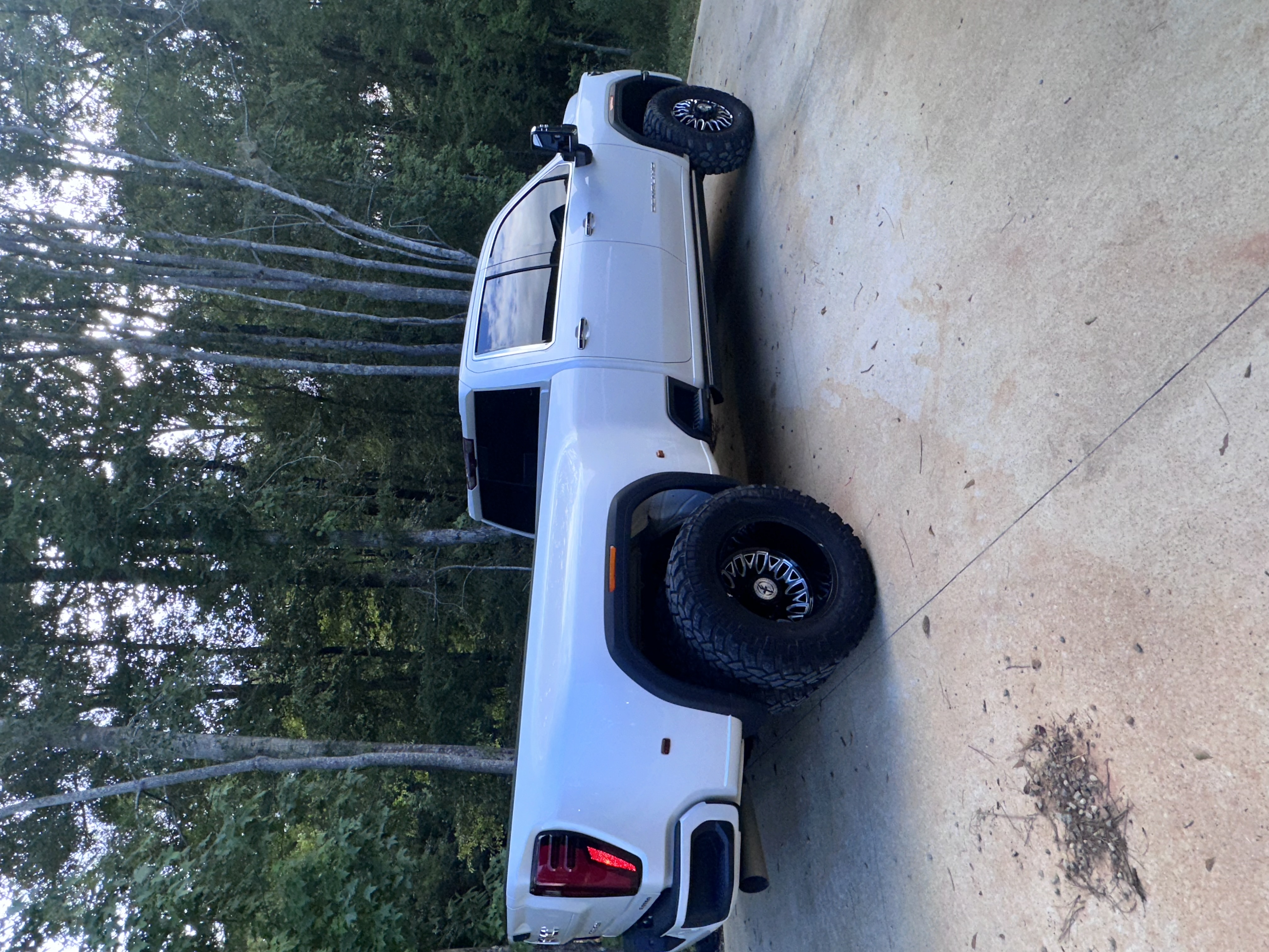 Used 2024 GMC Sierra 3500 Denali w/ Denali Reserve Package AWD/4WD image 1
