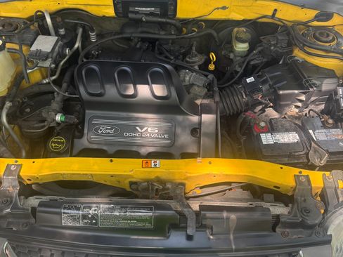 Used 2001 Ford Escape XLT image 10