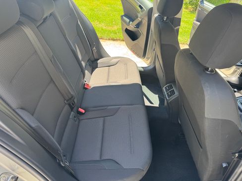 Used 2017 Volkswagen Golf S FWD image 10