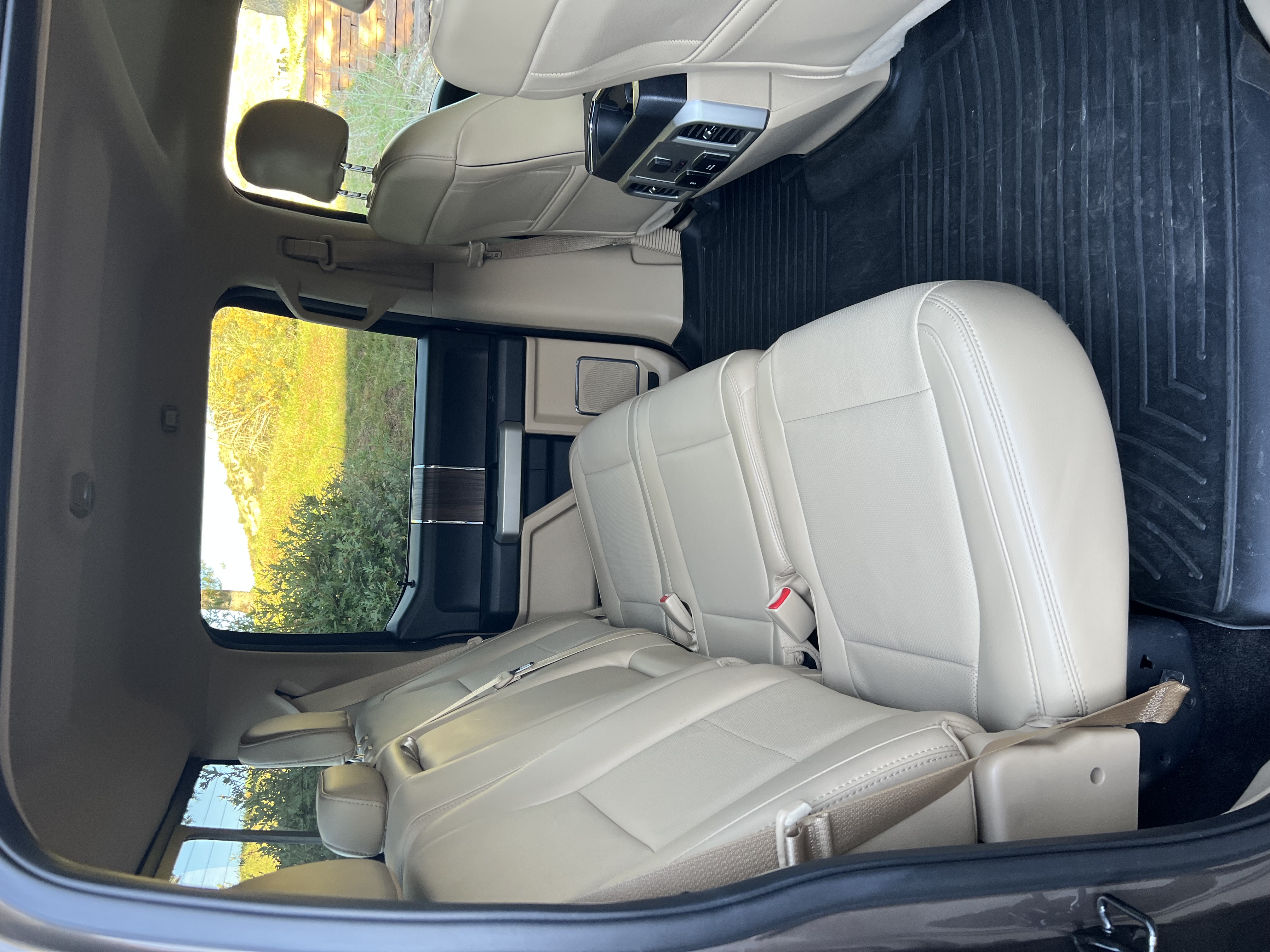 Used 2017 Ford F150 Lariat w/ Equipment Group 502A Luxury AWD/4WD image 4