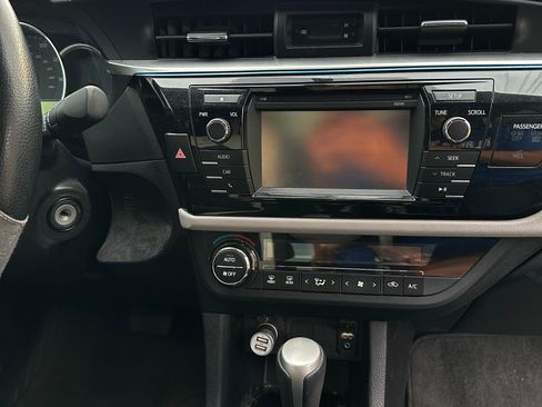 Used 2014 Toyota Corolla LE image 26