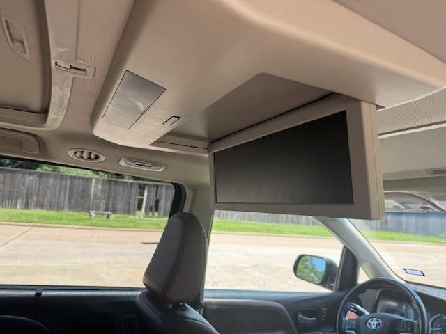 Used 2015 Toyota Sienna Limited Premium FWD image 18