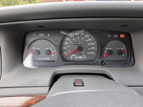 Used 2005 Mercury Grand Marquis GS image 2