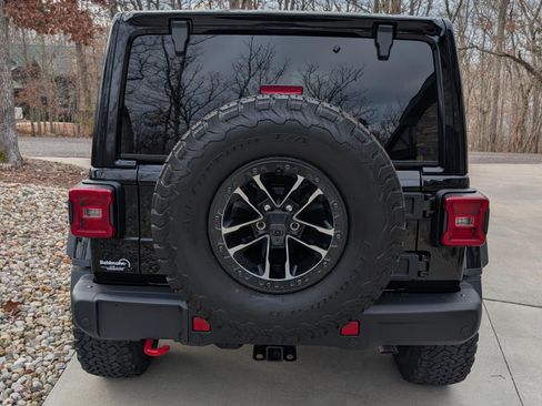 Used 2025 Jeep Wrangler Unlimited Rubicon image 9