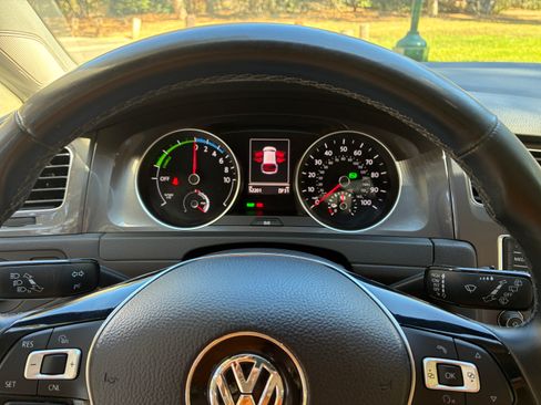 Used 2015 Volkswagen e-Golf SEL Premium FWD image 10