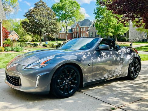 Used 2016 Nissan 370Z Touring image 1