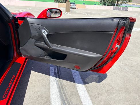 Used 2007 Chevrolet Corvette Coupe w/ Preferred Equipment Group RWD image 14