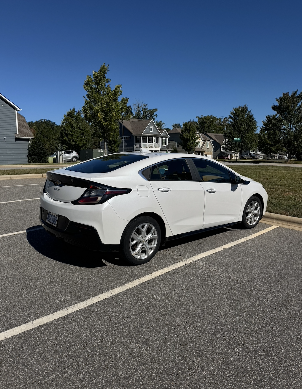 Used 2018 Chevrolet Volt Premier w/ Driver Confidence Package FWD image 15
