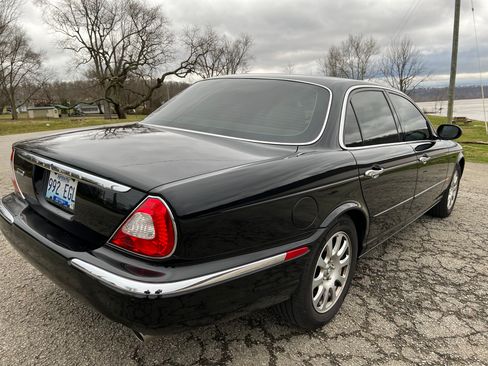 Used 2004 Jaguar XJ8 8 Sedan 4D image 2