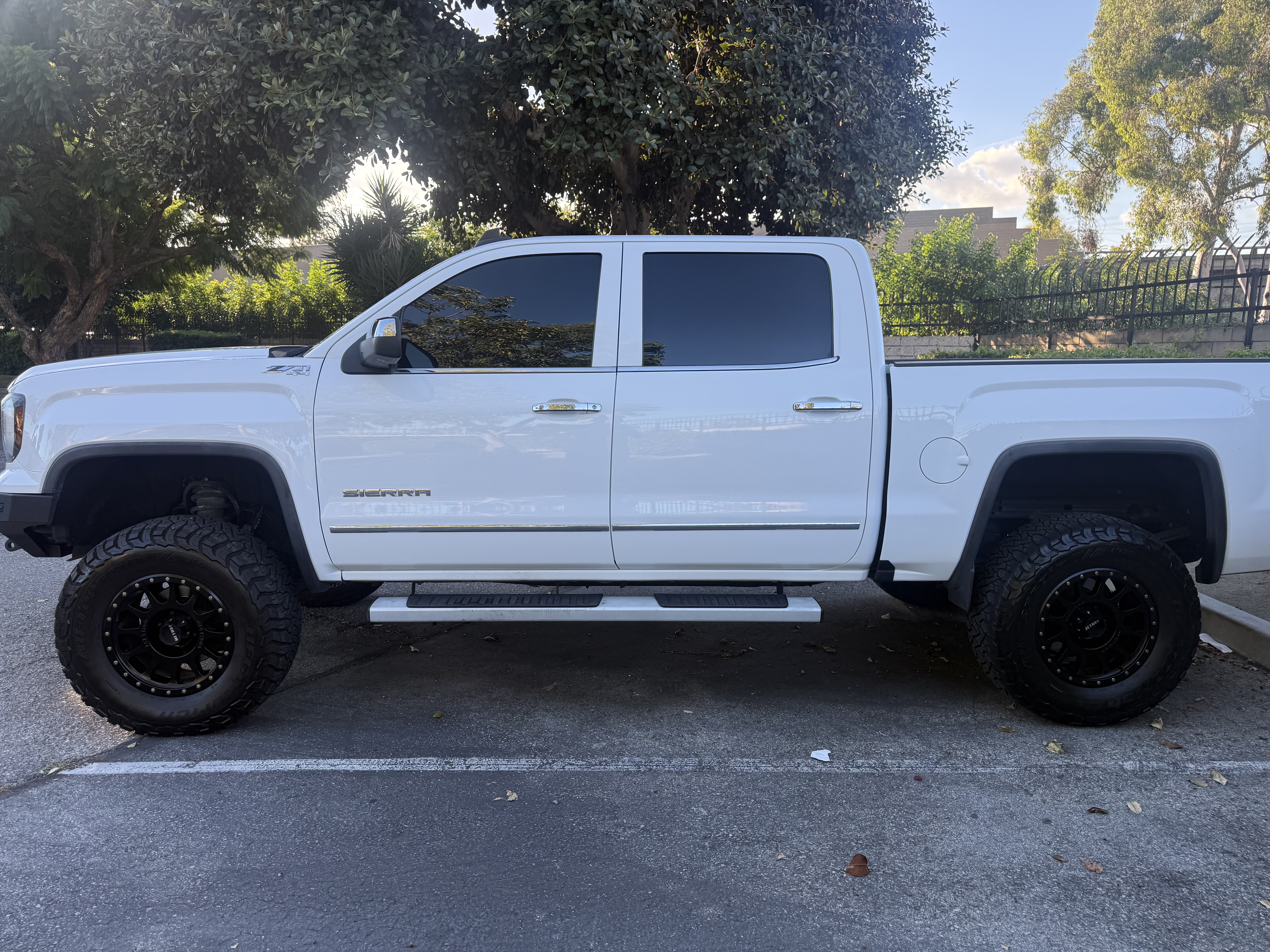 Used 2018 GMC Sierra 1500 SLT AWD/4WD image 5