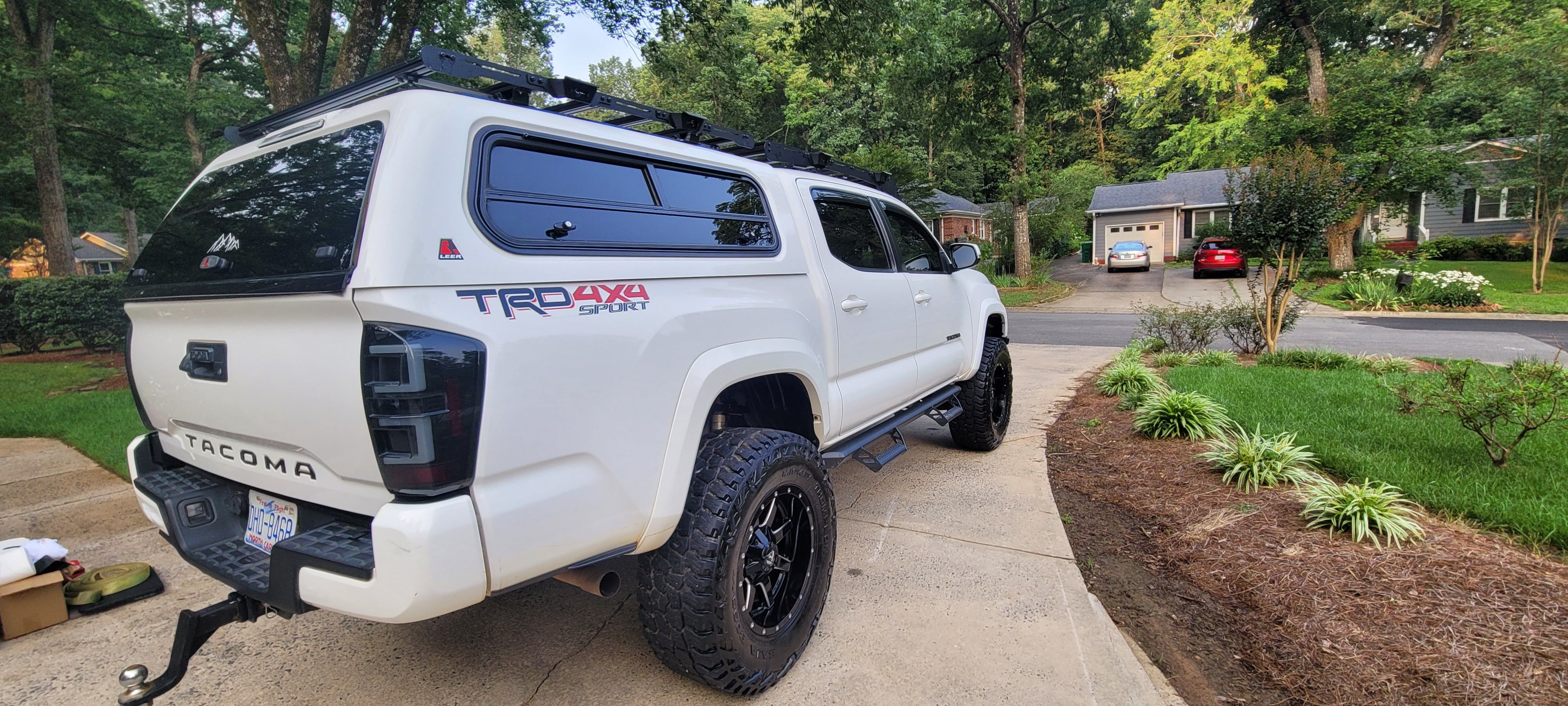 Used 2018 Toyota Tacoma TRD Sport AWD/4WD image 4