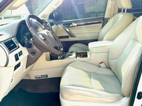 Used 2016 Lexus GX 460 Luxury AWD/4WD image 9