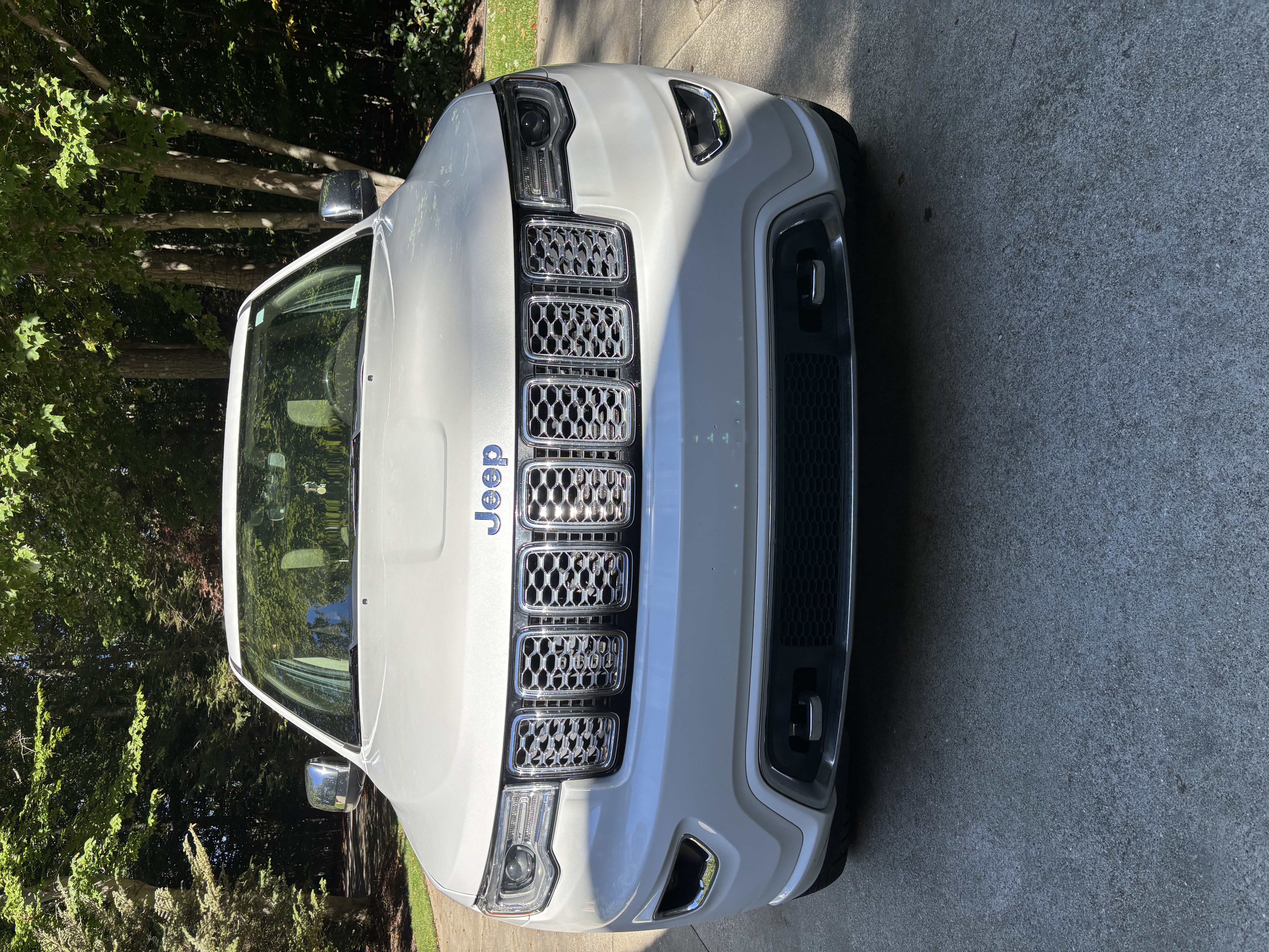 Used 2018 Jeep Grand Cherokee Overland AWD/4WD image 1