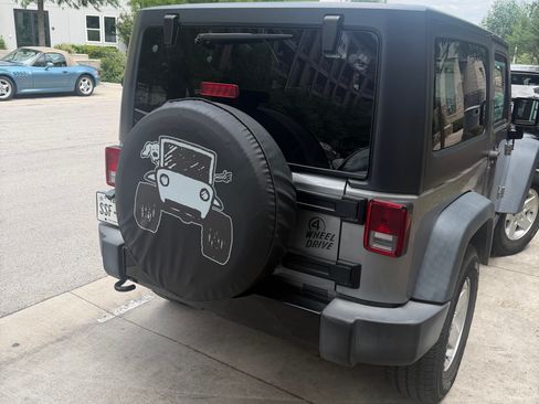 Used 2016 Jeep Wrangler Sport AWD/4WD image 8